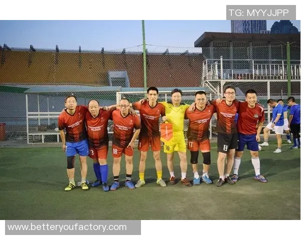 赛后分析：上海足球队与成都足球队的团队协作表现及其影响因素探讨